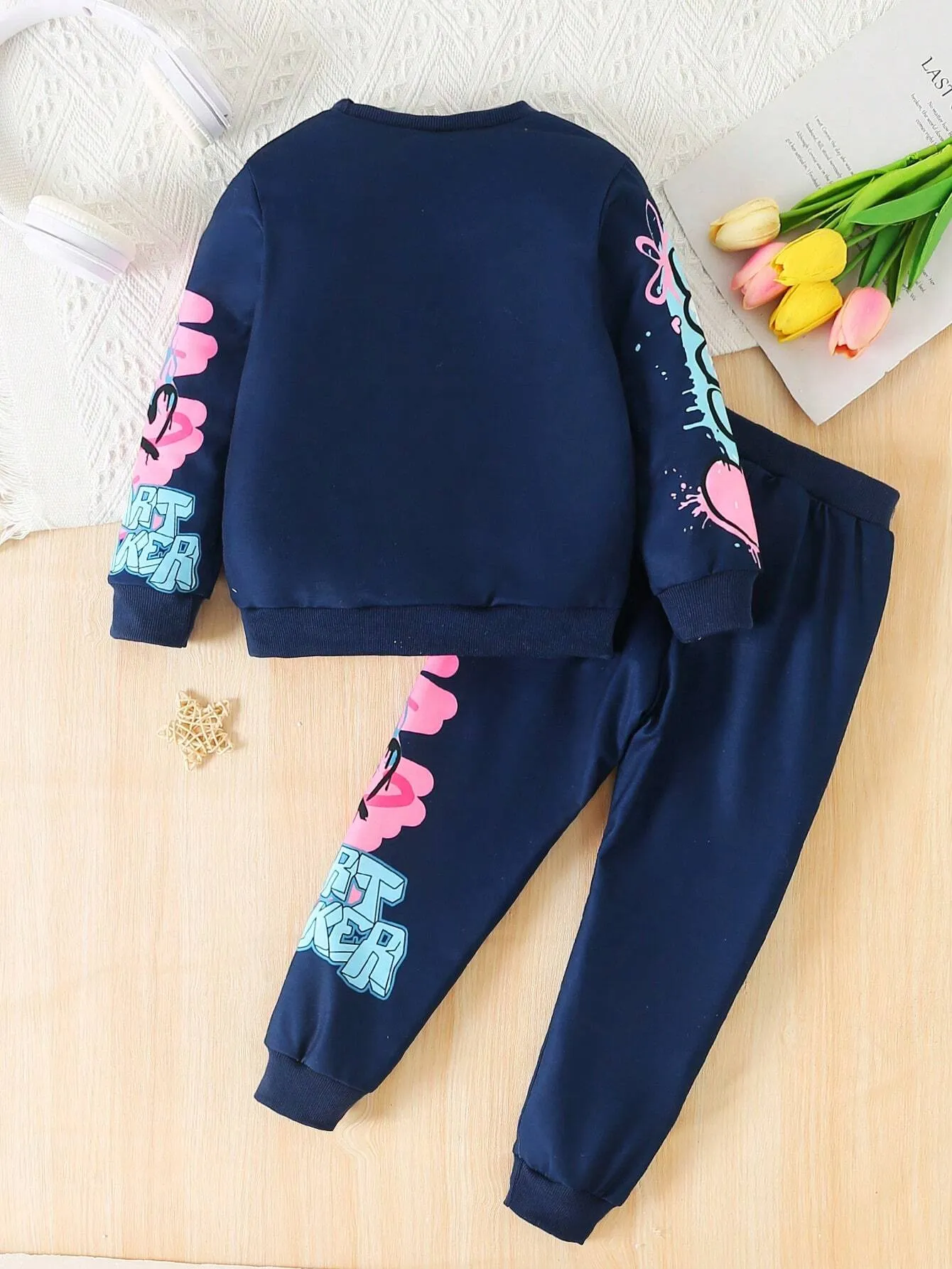 2pcs Girls Casual Graffiti Printed Loose Fit Crew Neck Long Sleeve Sports Sweatshirt Set, Suitable For Outdoor Activities & Everyday Wear, Autumn