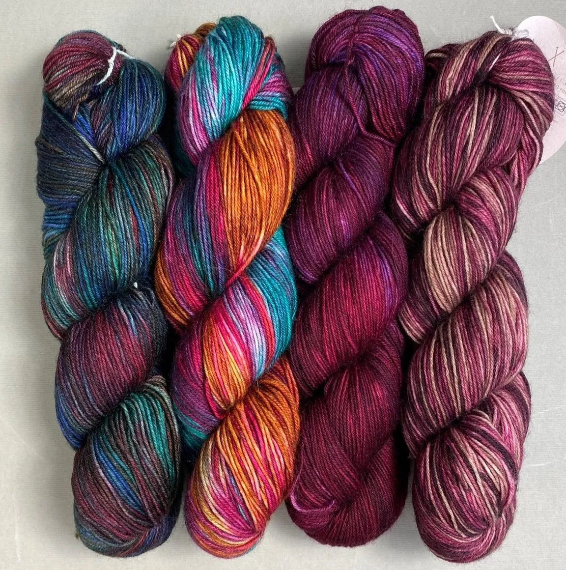 Symfonie Yarns | VIVA 100% Superwash Merino | VR1009 Valentine (Variegated Color)