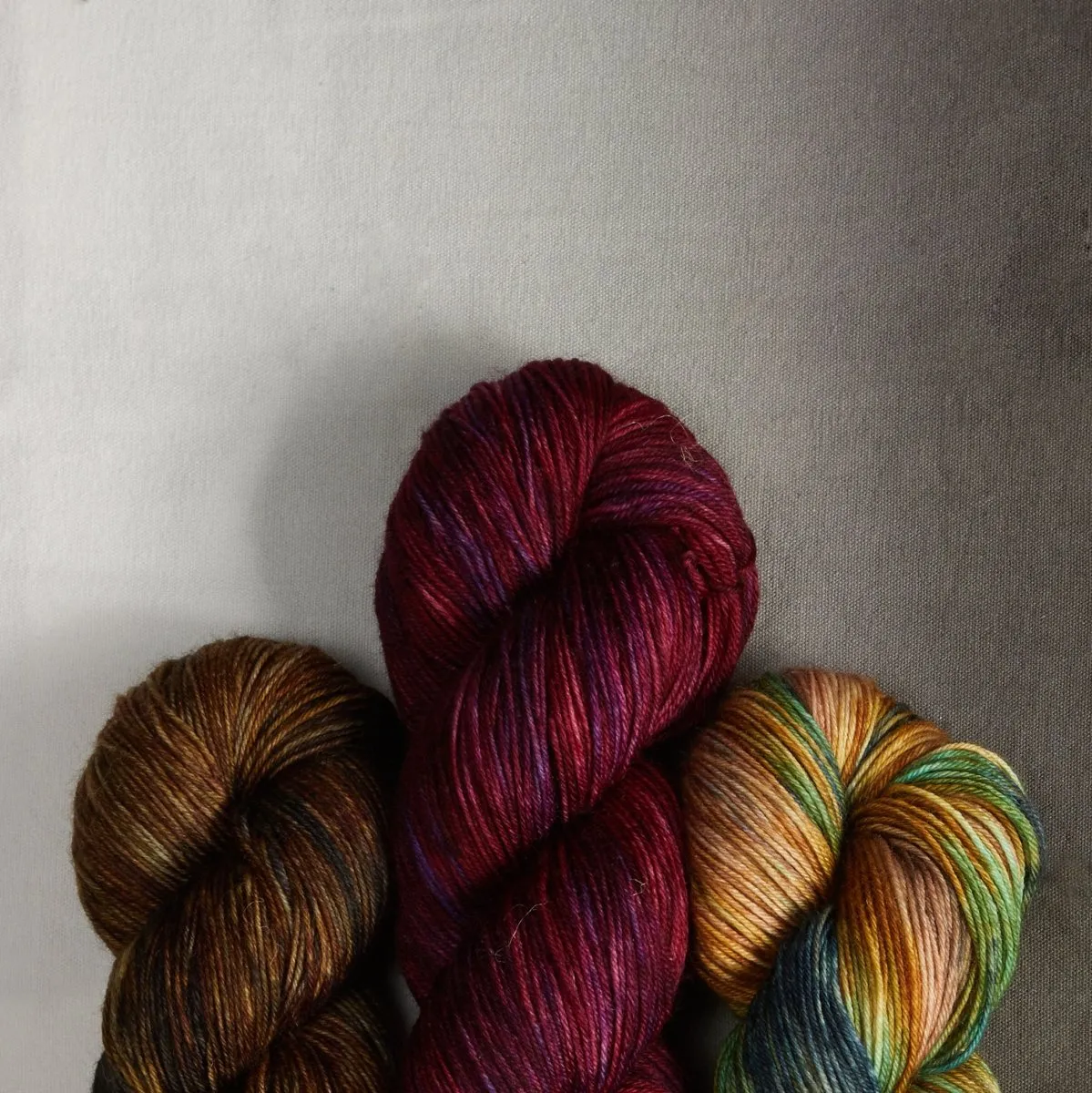 Symfonie Yarns | VIVA 100% Superwash Merino | VR1009 Valentine (Variegated Color)